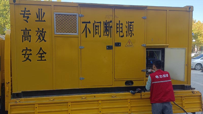 深州柴油发电机组和UPS电源配合使用时，如何避免切换过程中的电力中断？